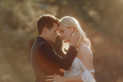 Arizona elopement couple at sunrise