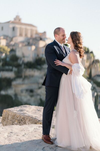 bride and groom kiss in gordes grance