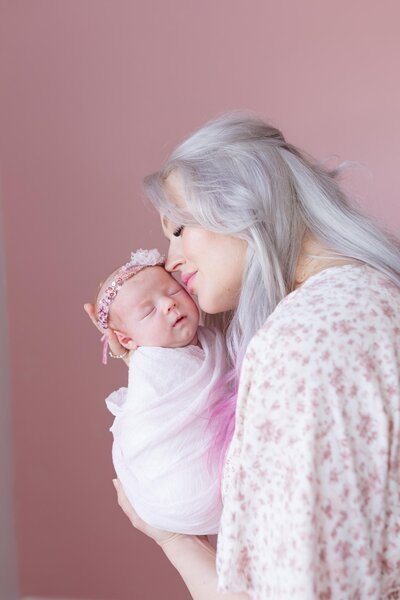 best orlando newborn photographer doing in home sessions