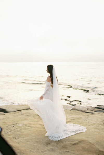 maine wedding photographer for coastal elegant weddings at the cliff house and in york maine