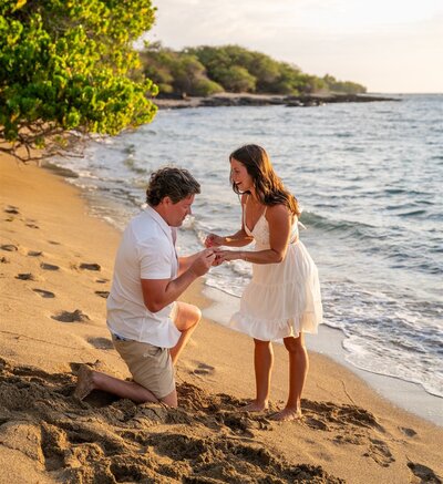 Proposal_on_beach_during_sunset_surprise_proposal_in_waikoloa