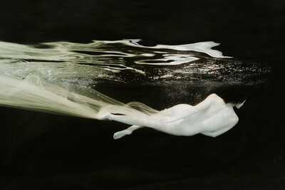underwater pregnancy photography