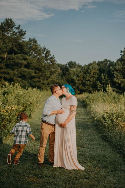  family photographer- metro atlanta and atlanta photographer - kattie jackson photography- family farm photos - social media safe private family photos 