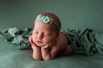 studio pittsburgh newborn photographer