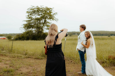 photographer brand photos in the fall in arkansas