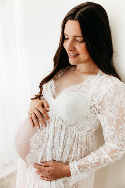 Tijdens een maternity shoot in West-Vlaanderen leg ik de zwangerschap op zijn puurste vorm vast. Dit alleen als koppel. Je partner kan later aan de shoot bijvoegen.