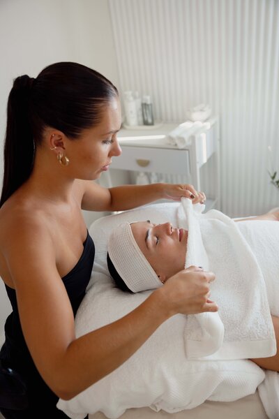 Treat the face to some deep-down indulgence with our CosMedix chemical peels and indulgent facial peels