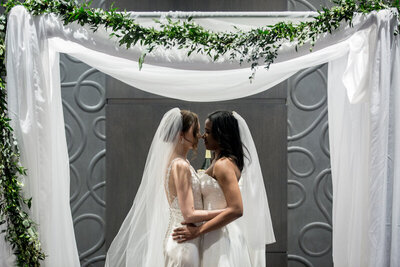 Hotel-at-University-of-Maryland-wedding-florist-Sweet-Blossoms-chuppah-garland