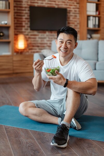 Man in exercise clothes eating