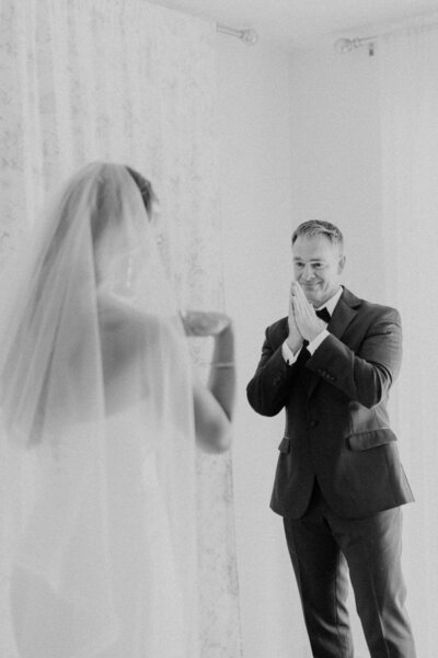 dad first look at nashville wedding