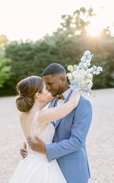 couple-de-maries-et-fleurs-de-saison