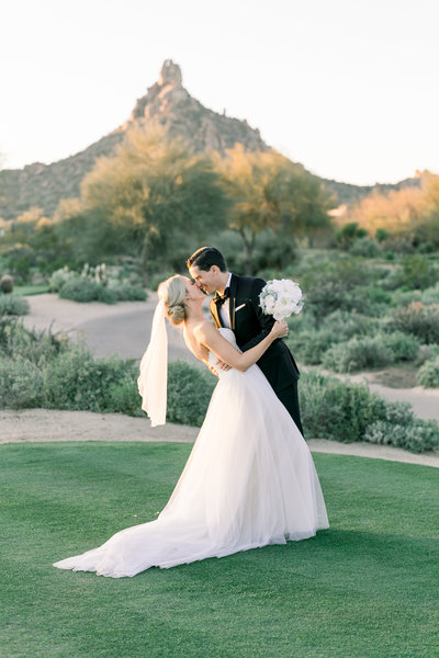 Karlie Colleen Photography - Arizona Wedding at The Troon Scottsdale Country Club - Paige & Shane -740