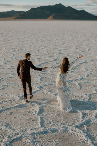 a wedding day on the salt flats with the most fun couple