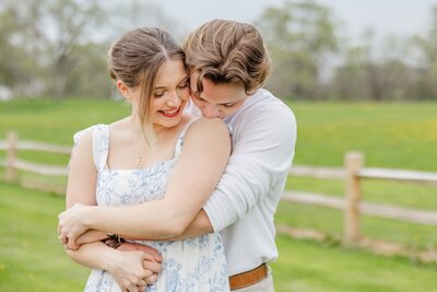 Engaged coupe hugging at Centennial Pines Tree Farm