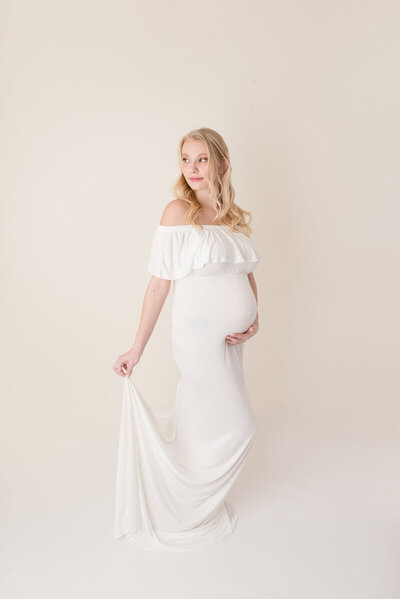 Expecting mom in studio