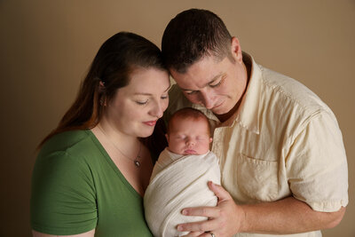 Lindsey Powell is a Marietta-based photographer for newborns, children, seniors and families.