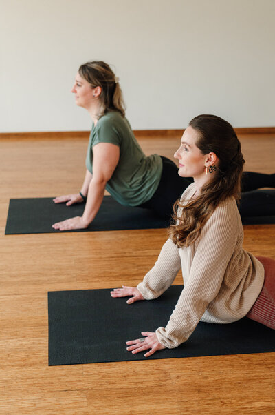 Reborn biedt 1 op 1 yogasessies, small group lessen en zwangerschapsyoga in onze yogastudio in Bornem, Dendermonde. Yogalessen, yogastudio, yoga voor zwangeren, privé yoga, holistische coaching.