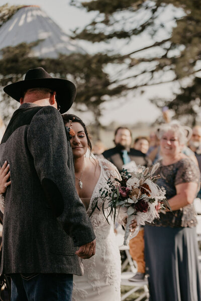 father walking bride down the aisle