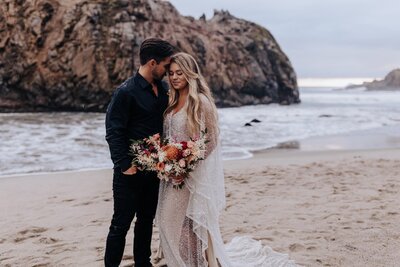 Destination elopement photographer captures beachy elopement