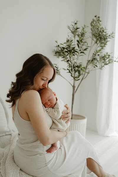 mama en baby newbornfotografie