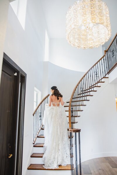 south-florida-bride-on-stairs