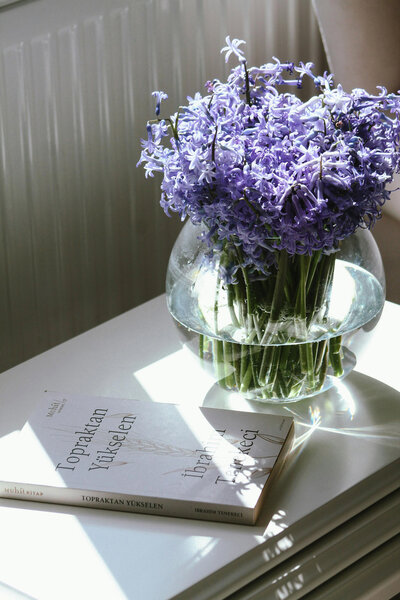 Holding Macbook closed under arm