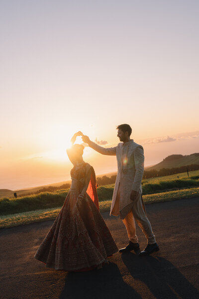 Oahu wedding photographer captures outdoor ceremony by the cliffs