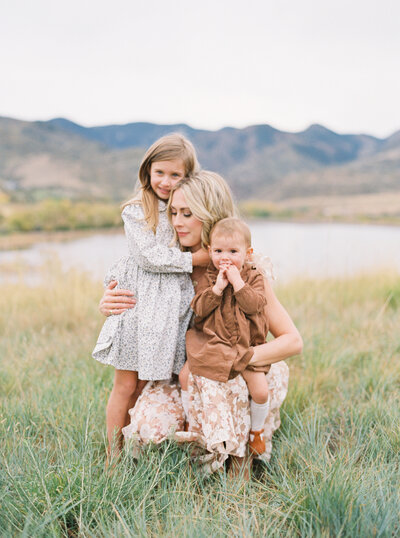 Family photoshoot featuring toddler outside.