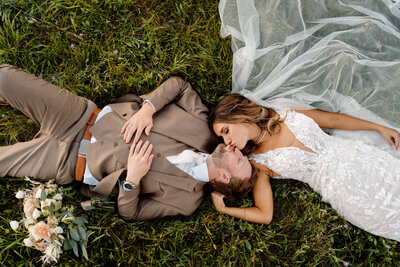 expecting couple in arizona landscape