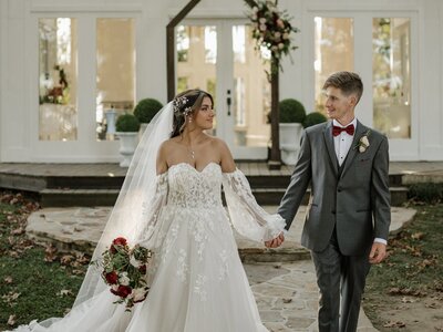 THE GLASS HOUSE VENUE - SCOTTSBORO ALABAMA - DOCUMENTARY WEDDING PHOTOGRAPHER - LUXURY WEDDING - LUXURY WEDDING PHOTOGRAPHER - ALABAMA WEDDING PHOTOGRAPHER - ALABAMA WEDDINGS - LUXURY ALABAMA WEDDING VENUE