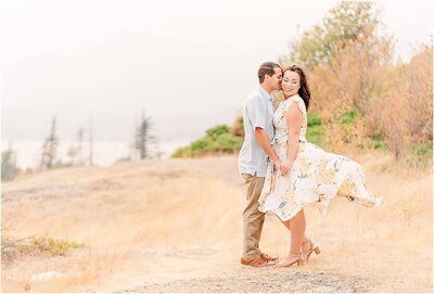 engagement photo of couple at Columbia River Gorge by Joni Loraine Photography, a Portland Oregon wedding photographer