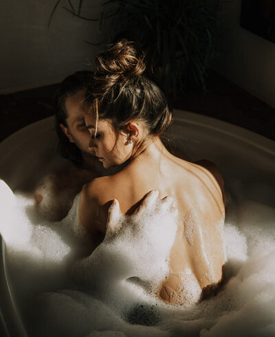 Couples boudoir shoot in bath tub