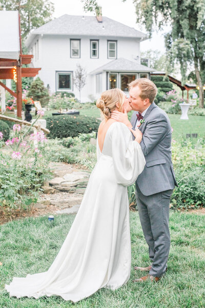 bride and groom kiss photographs