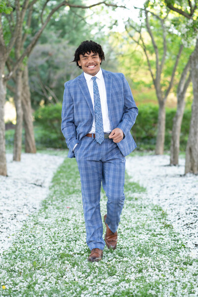 Hershey_Senior_Photos_Guy_Spring_FlowersZ6A_1790