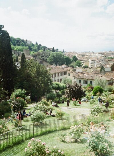 Tuscan property with gardens