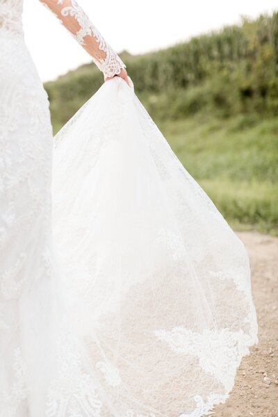 Willow-Brooke-Barn-Elegant-Barn-Summer-Wedding-alexandra-robyn-photo-1_0025