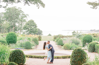 Connecticut wedding couple kissing