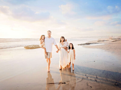 San Diego family photos lifestyle photos at the beach