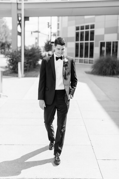 Classic Wedding at City Church of Evansville with Reception at ECC129