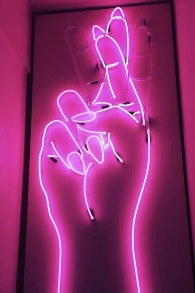 Fingers crossed neon sign line art