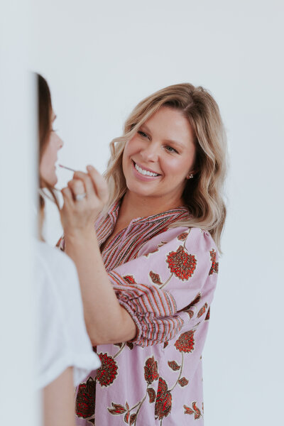 makeup-artist-applying-lipgloss-to-client-for-brand-session-the-frame-charlotte