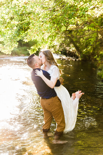 engaged couple kissing in the creek in Sedona