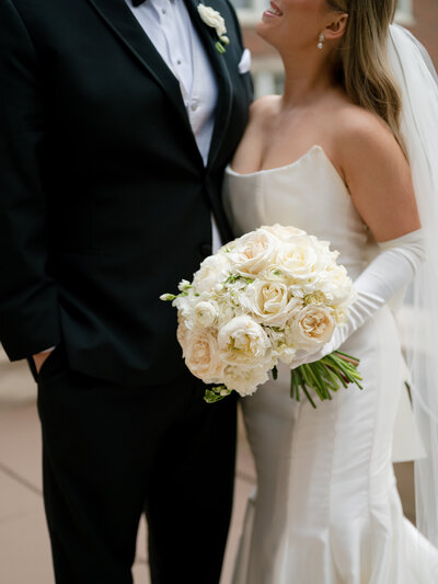 Wedding photo with bride and groom with bouquet