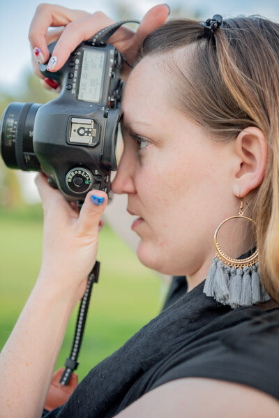 Seattle Wedding Photographer captures woman taking photos of Washington wedding