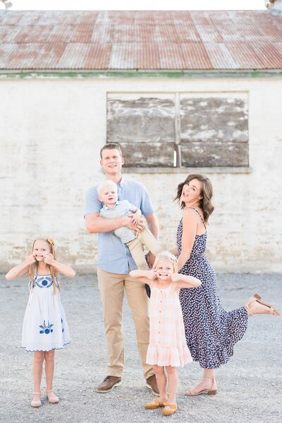 Fun-Spring-family-photos-at-Harlinsdale-Farm-Franklin-TN (1)