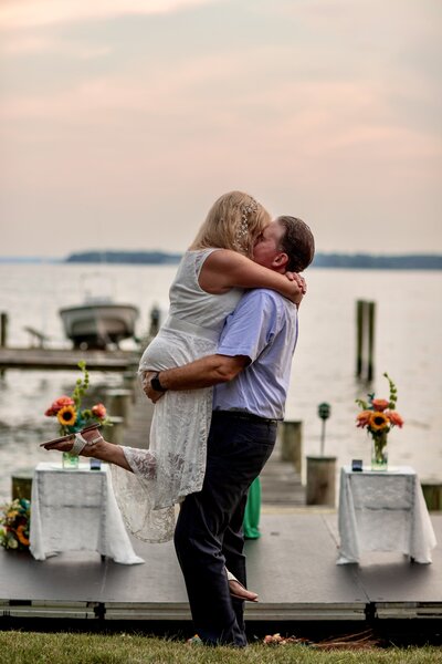 Couple marries in Annapolis maryland