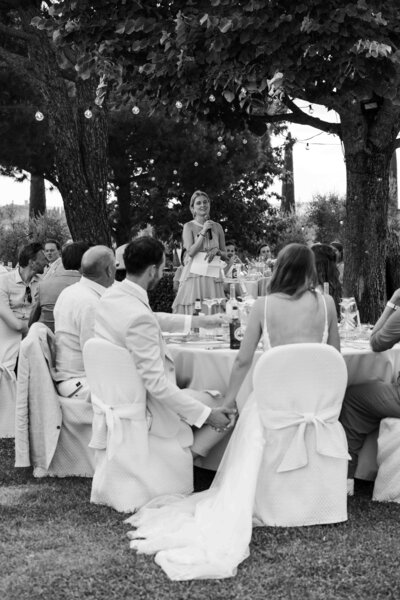 Get framed photography Italy Toscane weddingshoot drone destinationwedding Italian wedding weddingvenue diner inspo