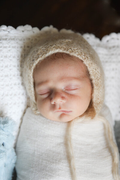 Newborn photo of sleeping baby