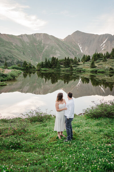 Samantha Immer's wedding photography is all about natural light and authenticity. With a passion for storytelling and a focus on your unique love story, she'll document every moment of your special day with care and attention to detail.