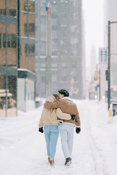 E10-Winter-snowy-engagement-photoshoot-in-Toronto-Zhan-and-Tina-2025-02-16-1200px-1054